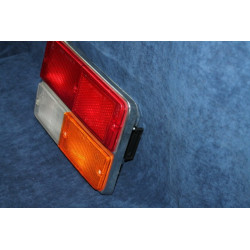 132 2°S.   REAR RIGHT TAIL LIGHT   ARIC