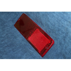 132 2°S.   RED LENS FOR REAR RIGHT TAIL LIGHT   LEART