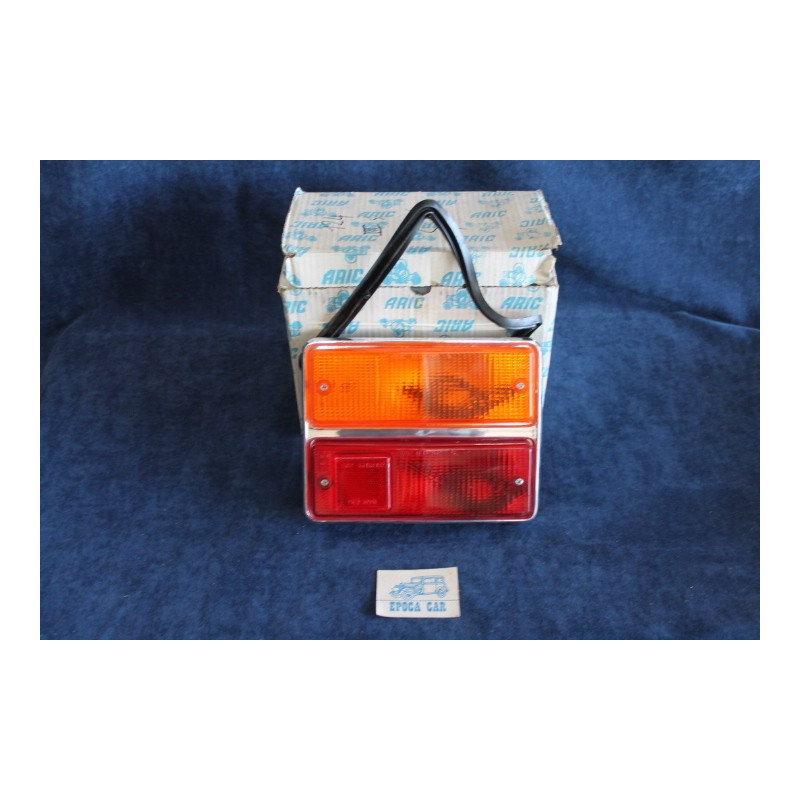 124 SEDAN '71  REAR LEFT LIGHT   ARIC