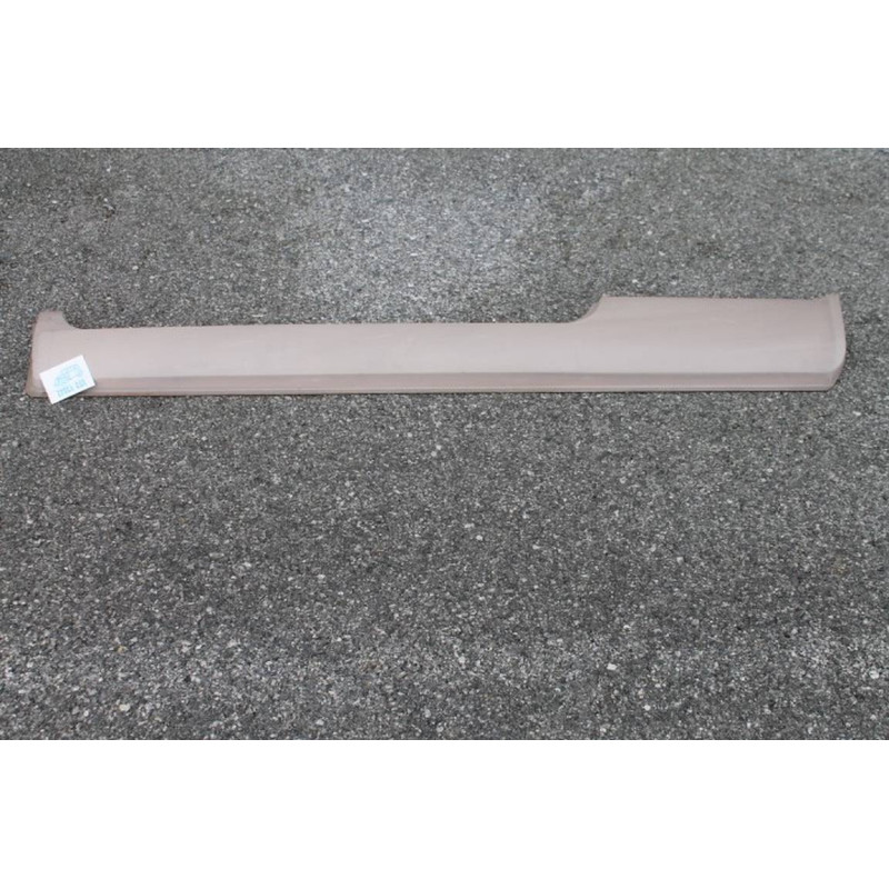 127 UNDER DOOR SILL LH