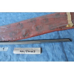 PROFILO RASCHIAVETRO INTERNAL FRONT LH  AR 530063