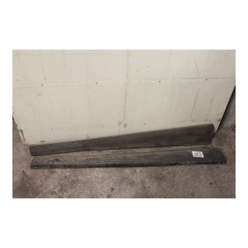 MAGGIOLINO (?) COUPLE PEDANE USED   