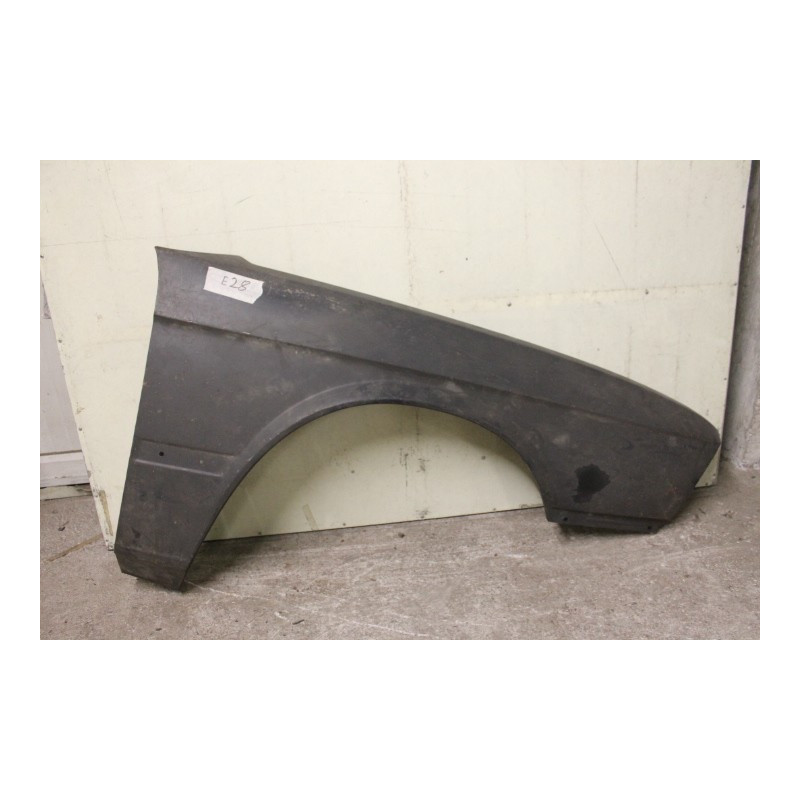 BMW 520 E28  PARAFANGO ANTERIORE DESTRO NOS