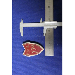FIAT 750 SPECIAL STEMMA PLASTICA ROSSA