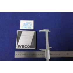 STEMMA "IVECO" CON SUPPORTO  METALLO OPACO