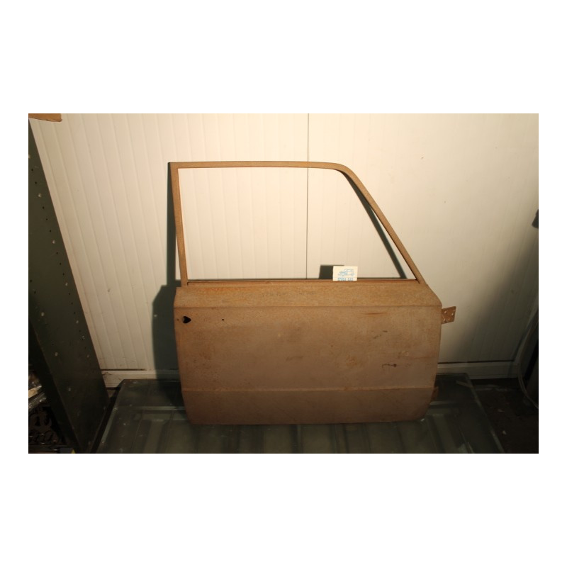 124    RIGHT FRONT DOOR (4216482)
