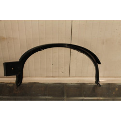 A 112  FRONT LEFT PLASTIC FENDER MOLDING  4483159